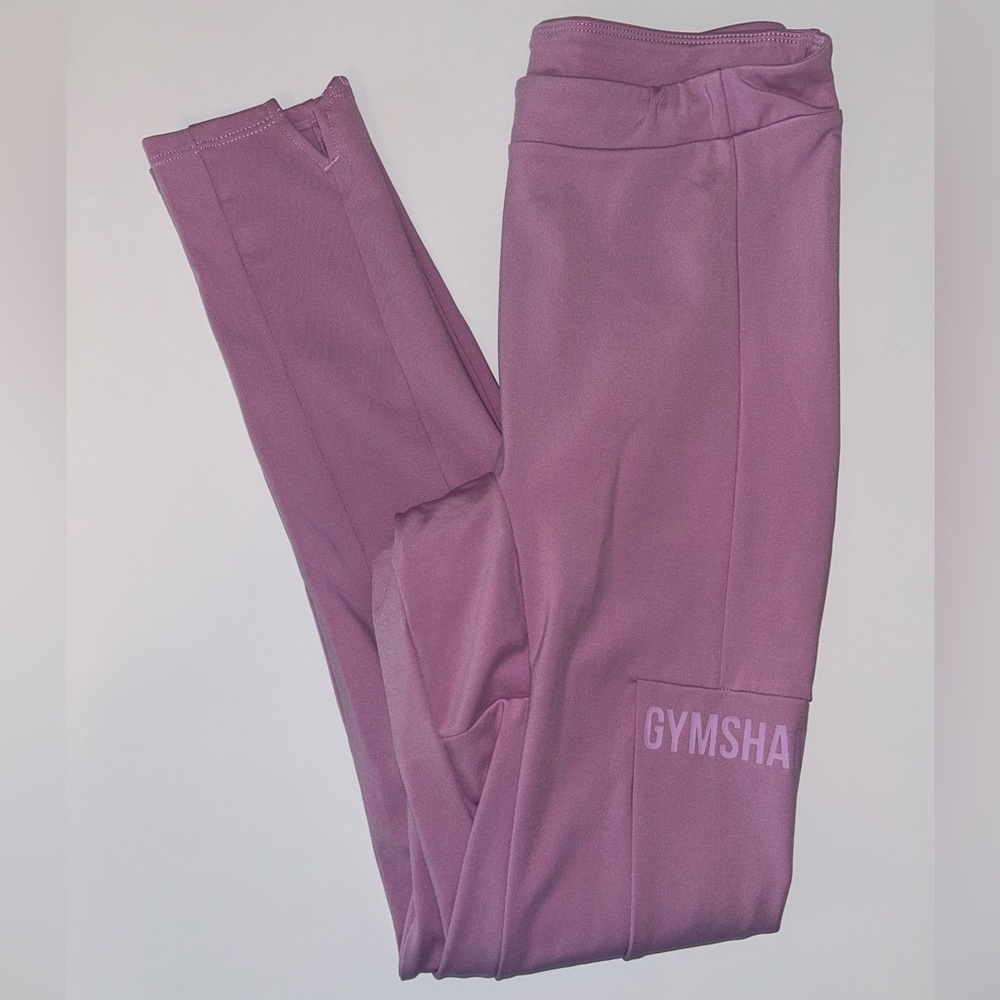 GYMSHARK light purple/lavender leggings, front seam, split‎ hem sz SMALL